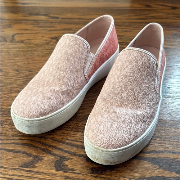 MICHAEL Michael Kors Women’s 8.5 Pink and White Sneakers with Elastic Panels - Picture 2 of 9